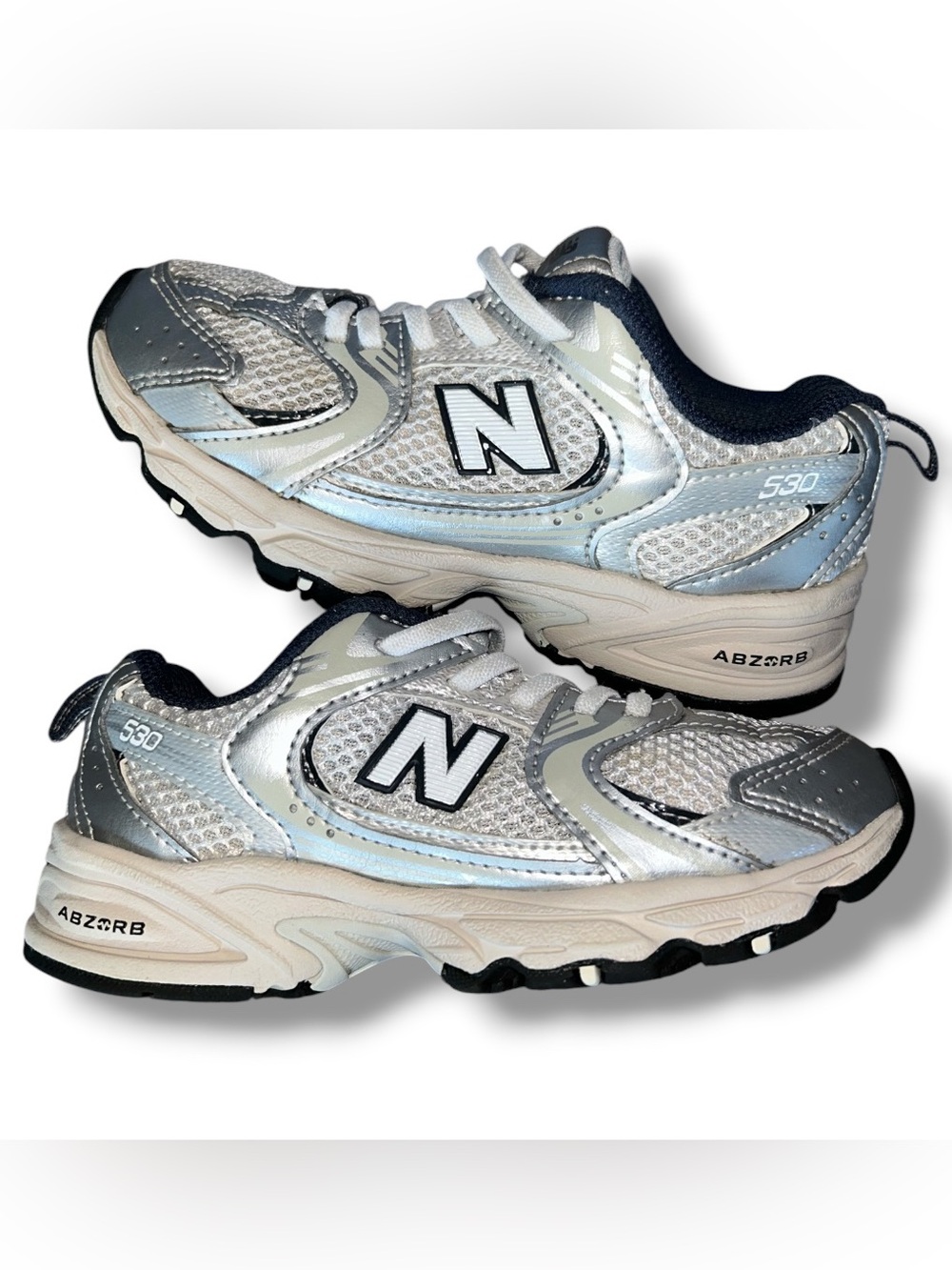 New Balance Kids Silver White Navy 530 Bungee Sneakers. Size 12 (little kids)